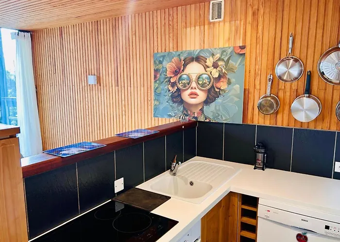 Апартаменты Bright For 6 People In